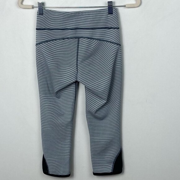 New Balance J Crew West Stride Leggings Stripe Womens Size Small Grey White Crop - Picture 4 of 8